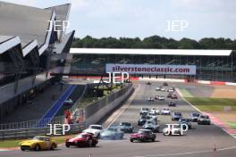 Start, Jackie Oliver/Gary Pearson Ferrari 250 SWB leads