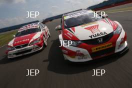 Stewart Whyte (GBR) Honda Accord and Matt Neal (GBR) Honda Yuasa Racing Team Honda Civic Tourer