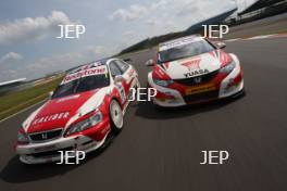 Stewart Whyte (GBR) Honda Accord and Matt Neal (GBR) Honda Yuasa Racing Team Honda Civic Tourer